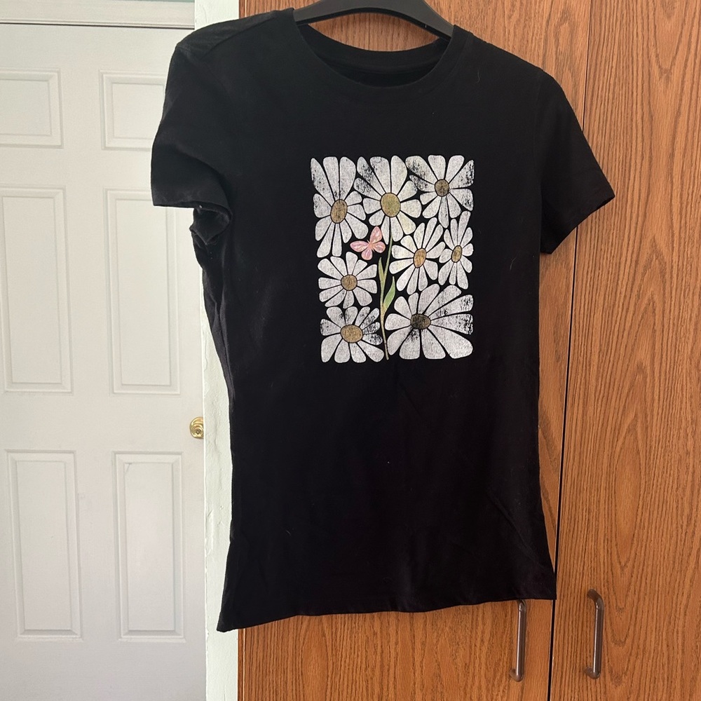 FREE STATE WOMEN’S SIZE MEDIUM BLACK TEE SHIRT